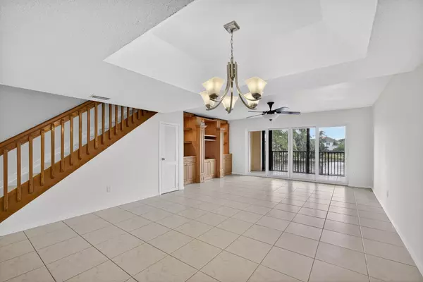 Delray Beach, FL 33483,270 Captains WALK 3160