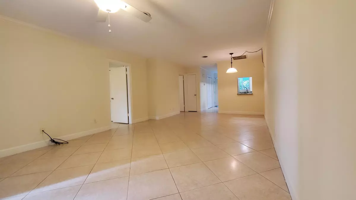 Vero Beach, FL 32963,1727 Highway A1a 202