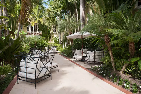 Palm Beach, FL 33480,301 Australian AVE 306