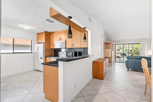 Delray Beach, FL 33484,15364 Lakes Of Delray BLVD 66