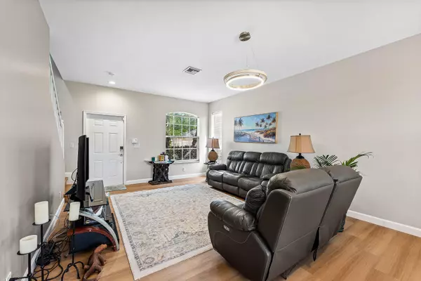 Lake Worth, FL 33463,6066 Savannah WAY