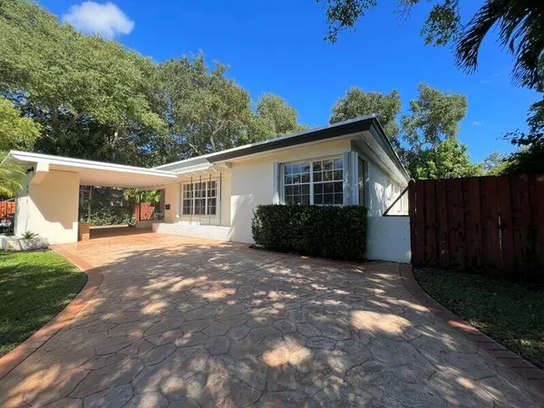 Hollywood, FL 33020,2615 Mckinley ST