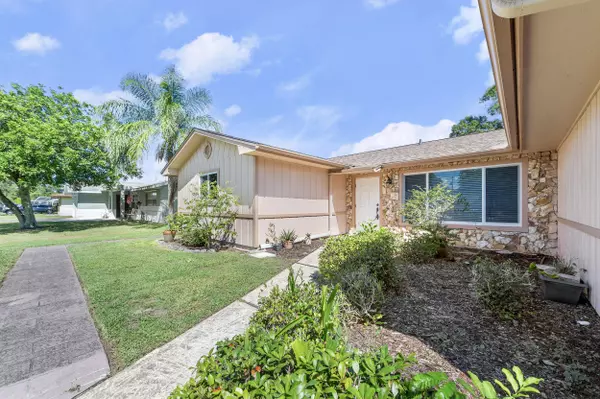 357 NW Hogan ST, Port Saint Lucie, FL 34983
