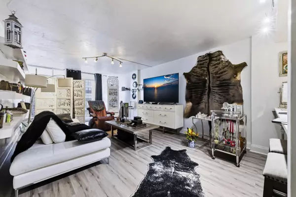 Boca Raton, FL 33432,8 Royal Palm WAY 2050