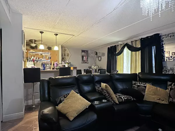 Boynton Beach, FL 33436,604 Meadows CIR 604