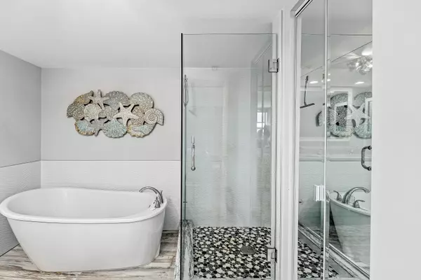 Singer Island, FL 33404,5280 N Ocean Drive DR 1e