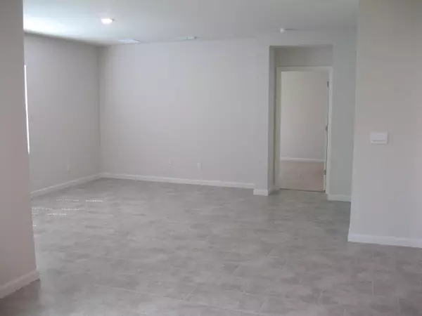 Fort Pierce, FL 34945,476 Seafoam CIR