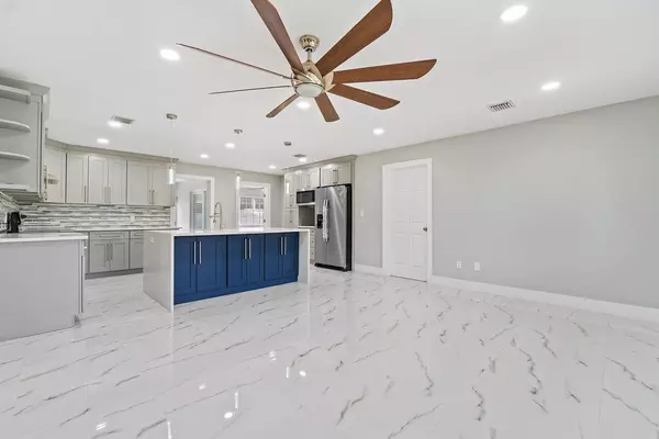 Boynton Beach, FL 33435,152 SE 28th CT