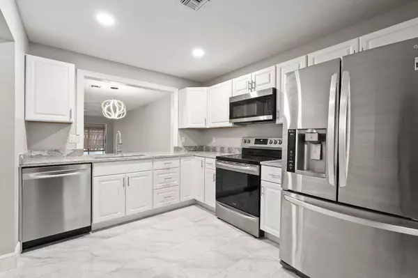 Fort Pierce, FL 34982,5842 Moss CT 9