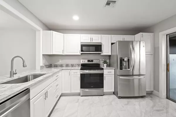 Fort Pierce, FL 34982,5842 Moss CT 9