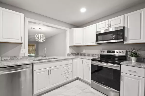 Fort Pierce, FL 34982,5842 Moss CT 9