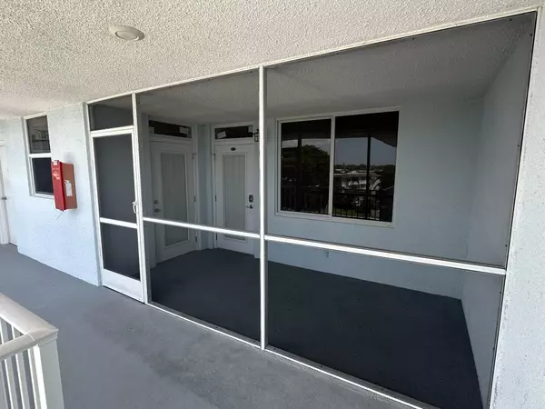 North Palm Beach, FL 33408,104 Paradise Harbour Blvd 502