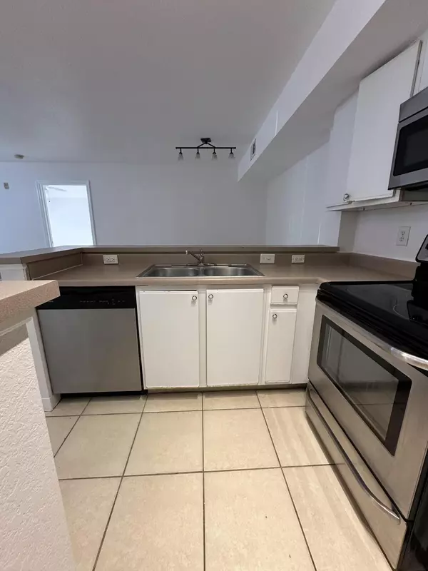 Port Saint Lucie, FL 34986,191 SW Palm DR 107