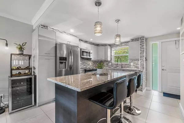 Lighthouse Point, FL 33064,2311 NE 36th ST 1a