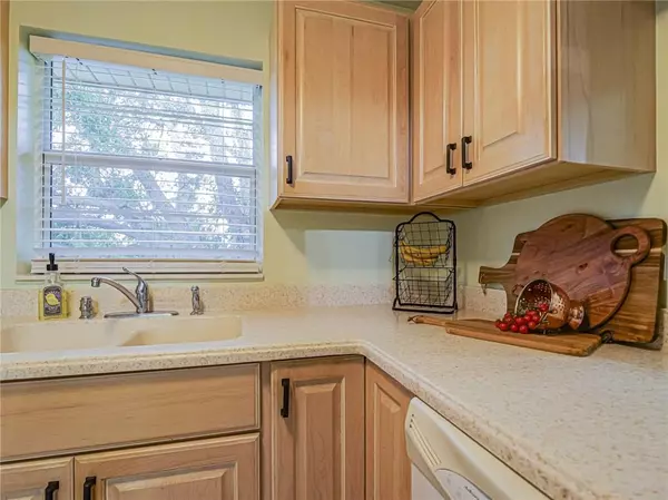 Vero Beach, FL 32962,69 Royal Oak CT 207