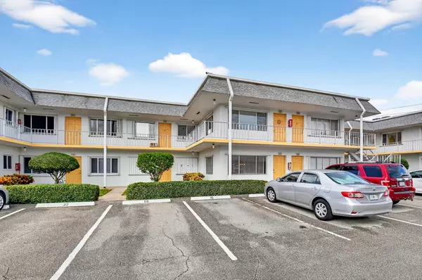 Lake Worth Beach, FL 33461,3240 Lake Osborne DR 107