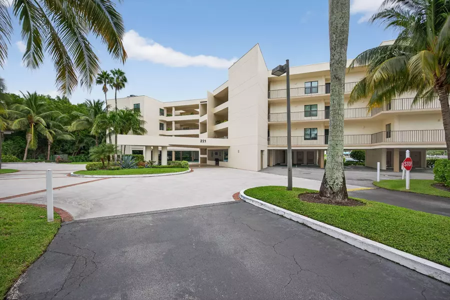 221 NE Plantation RD 213, Stuart, FL 34996