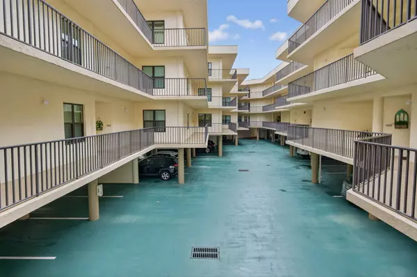 Stuart, FL 34996,221 NE Plantation RD 213