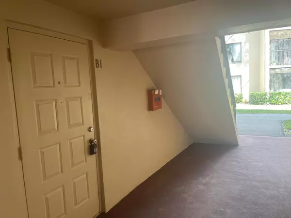 Greenacres, FL 33415,209 Foxtail DR B1