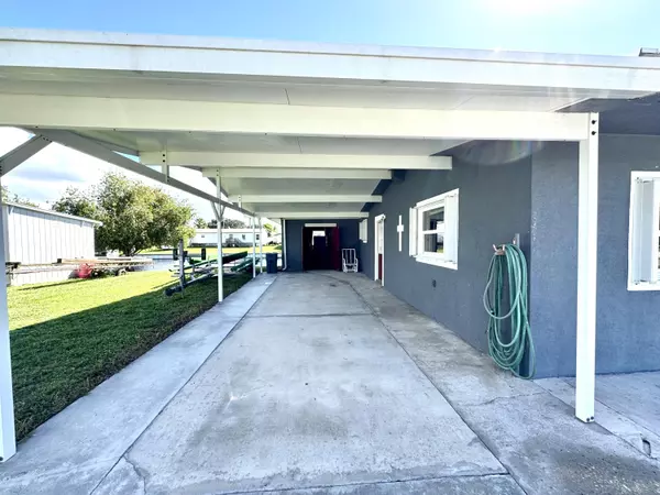 Okeechobee, FL 34974,2116 SE 31st ST