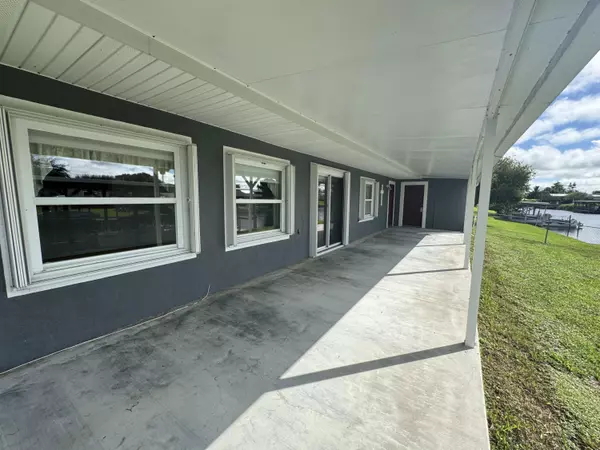 Okeechobee, FL 34974,2116 SE 31st ST