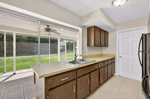 Port Saint Lucie, FL 34983,749 SW Broadview ST