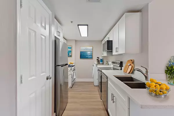 Wellington, FL 33414,2060 Greenview Shores BLVD 323