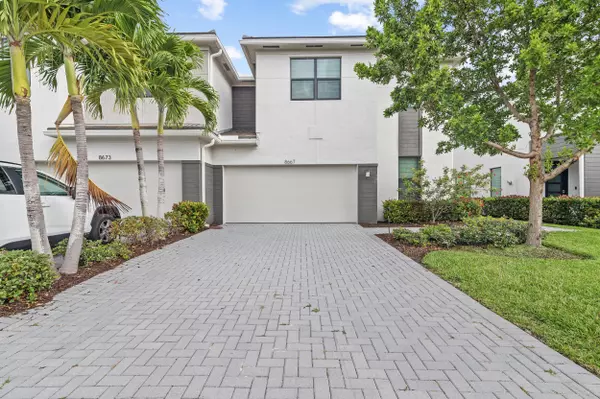 8667 Corvus DR, Lake Worth, FL 33467
