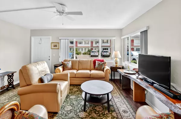 3160 Lake Osborne Dr 107, Lake Worth Beach, FL 33461