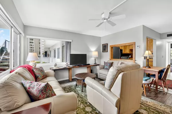 3160 Lake Osborne Dr 107, Lake Worth Beach, FL 33461