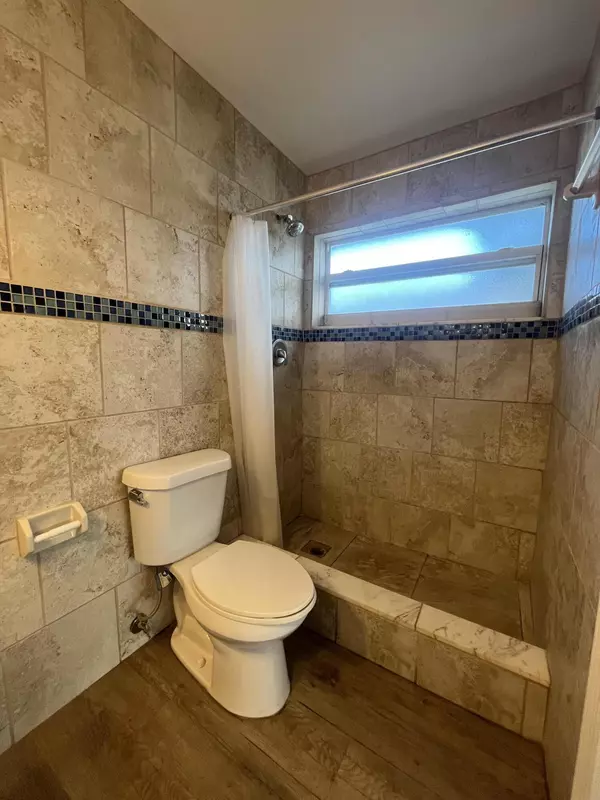 Deerfield Beach, FL 33441,1421 SE 2nd ST E
