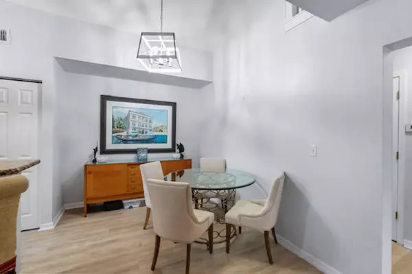 Stuart, FL 34997,1581 SE Pomeroy ST 8-2