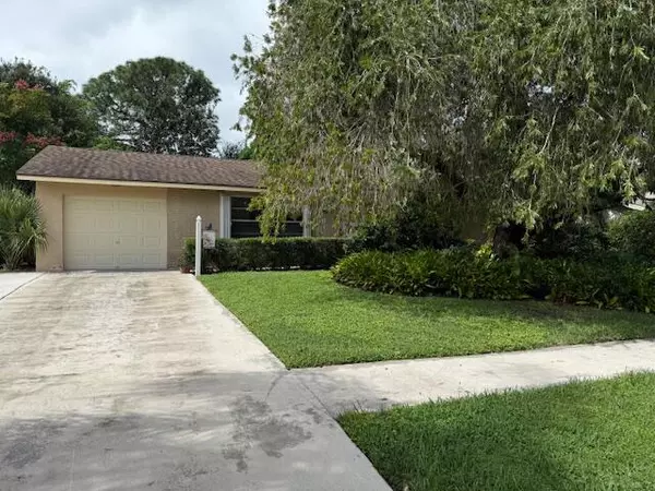 169 Dove CIR, Royal Palm Beach, FL 33411