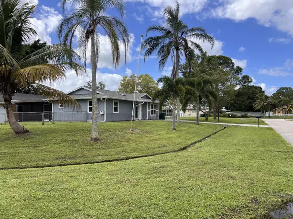 Port Saint Lucie, FL 34984,266 SW De Gouvea TER