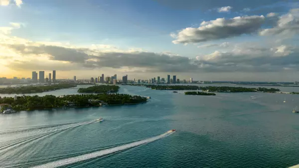 Miami Beach, FL 33139,650 West AVE 2905