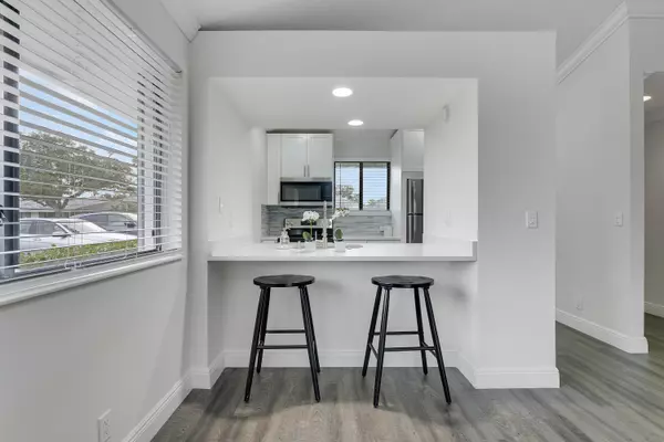 Palm Beach Gardens, FL 33418,828 Club DR