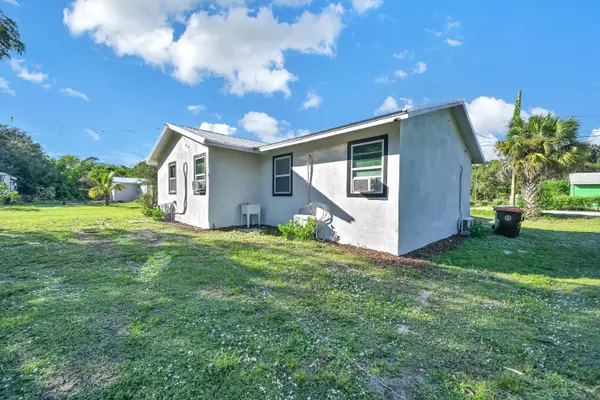 Vero Beach, FL 32967,6385 86th LN