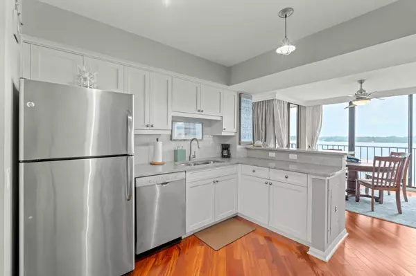 North Palm Beach, FL 33408,124 Lakeshore DR 5290