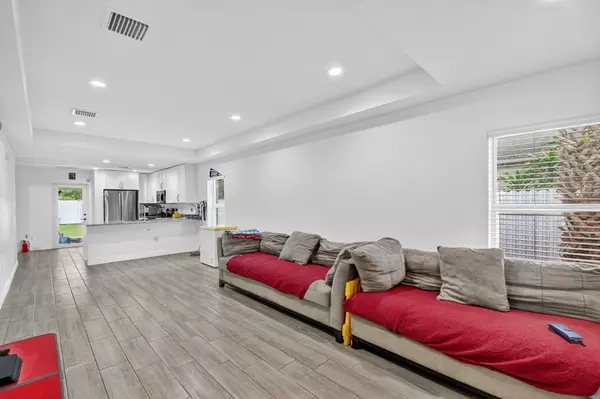 West Palm Beach, FL 33407,514 18th ST