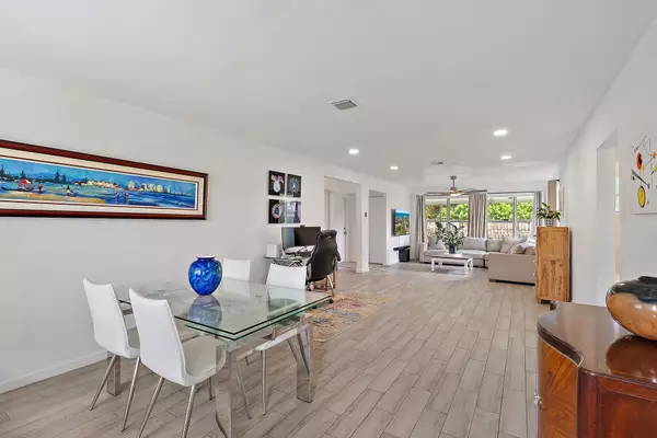 Lake Park, FL 33403,423 Hawthorne DR