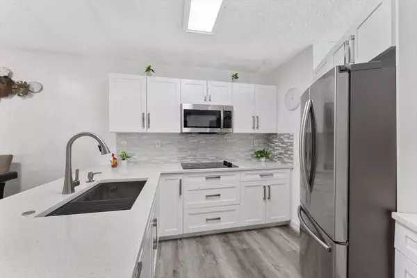 West Palm Beach, FL 33406,3807 NE Victoria DR 3807