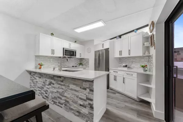 3807 NE Victoria DR 3807, West Palm Beach, FL 33406