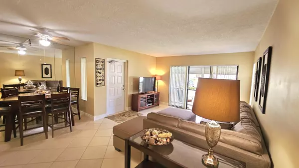 West Palm Beach, FL 33409,1005 Green Pine BLVD E1