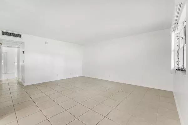 Delray Beach, FL 33446,541 Saxony L