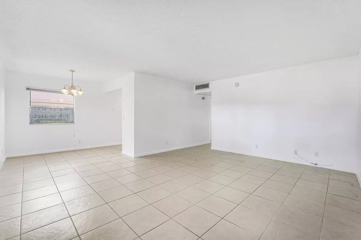 Delray Beach, FL 33446,541 Saxony L
