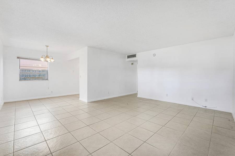 541 Saxony L, Delray Beach, FL 33446