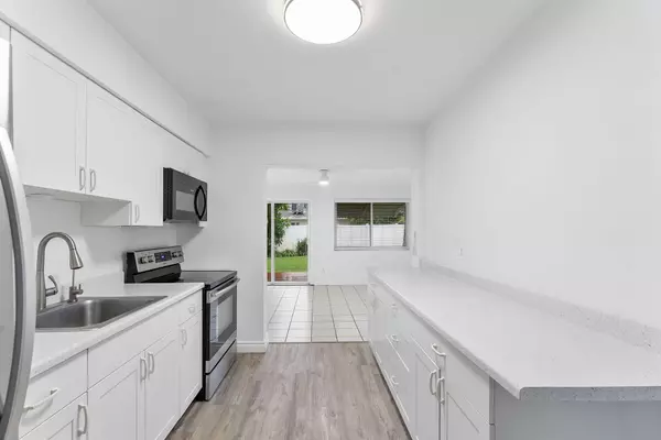 Fort Lauderdale, FL 33334,430 NE 49th ST