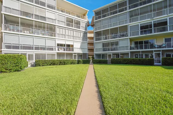 145 Atlantis BLVD 104, Atlantis, FL 33462