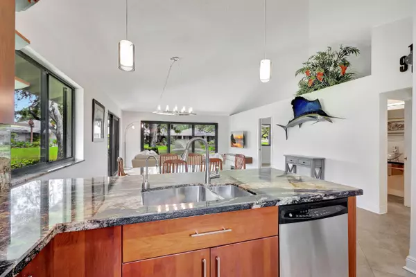 Palm Beach Gardens, FL 33418,908 Club DR 908