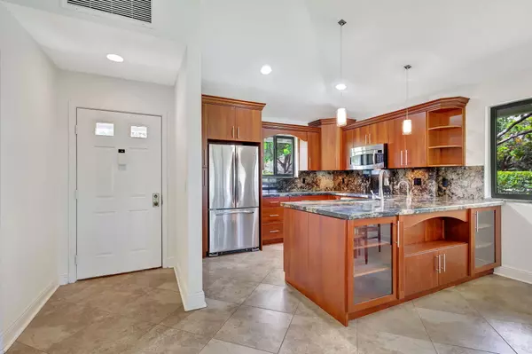 Palm Beach Gardens, FL 33418,908 Club DR 908
